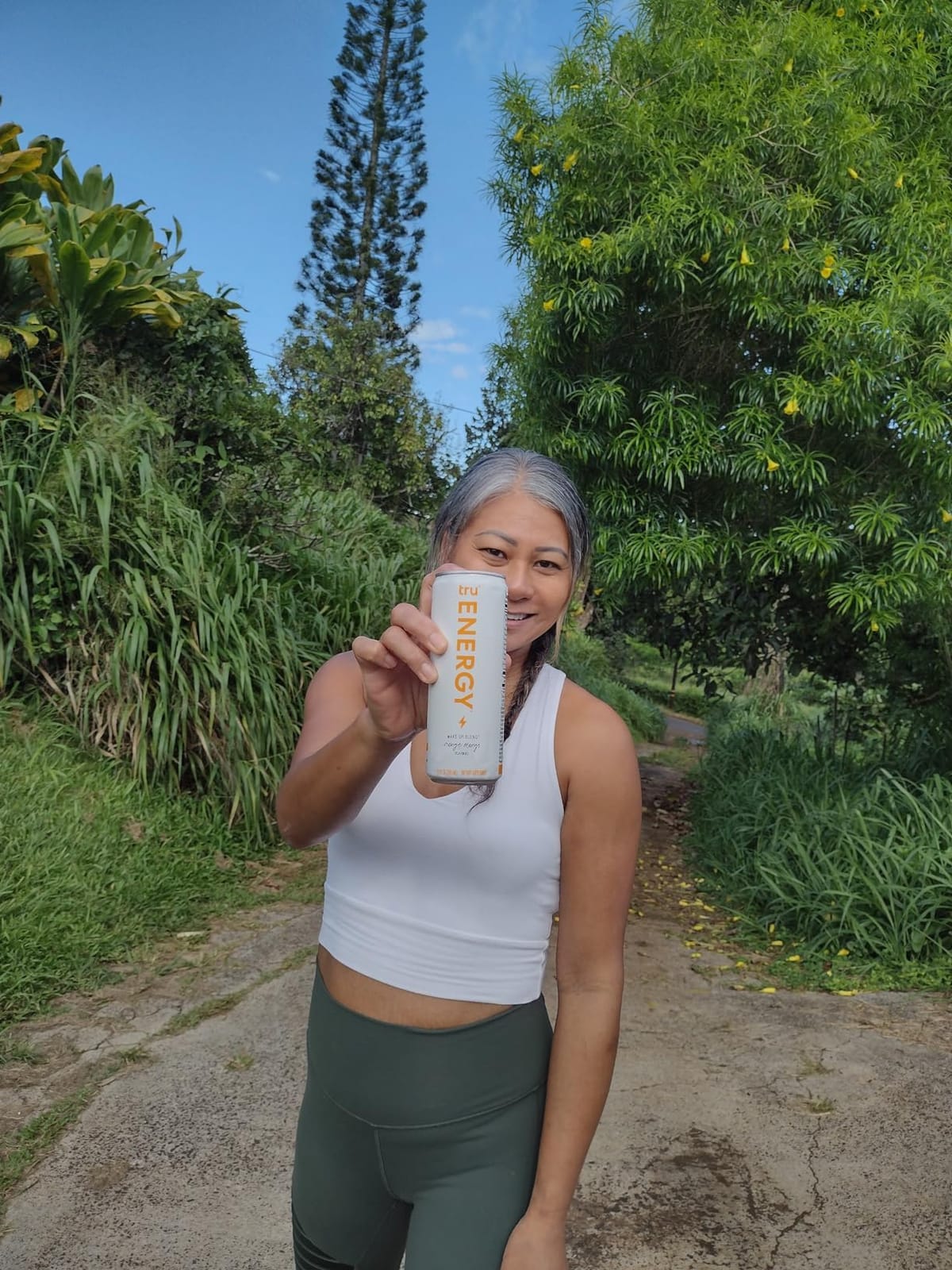 Tru Energy Drink, Caffeinated Sparkling Water with Real Fruit Juice, Orange Mango Flavored Seltzer, Natural Caffeine, No Added Sugar, Keto, Vegan, Kosher, Gluten Free, 12 Fl Oz (Pack of 12) customer photo 1