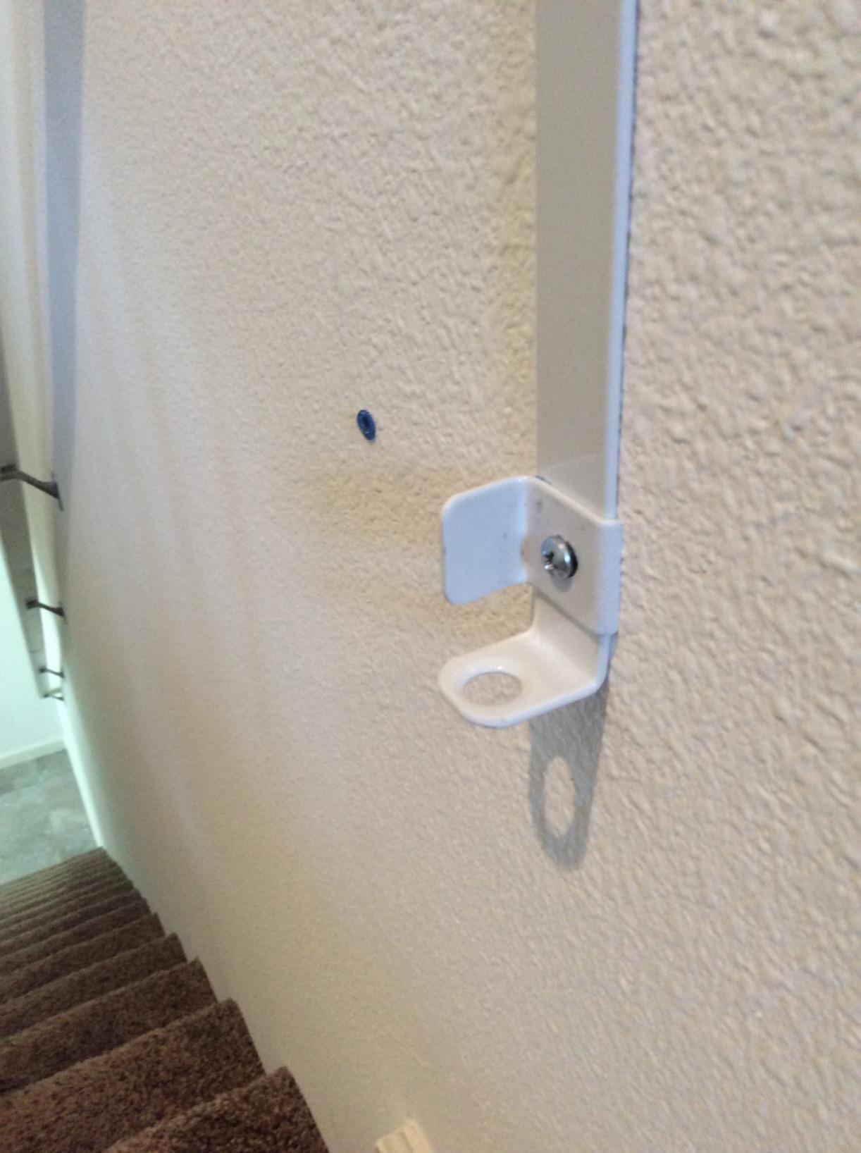 Cardinal Gates SS30 Stairway Special Baby and Pet Gate, 27-42.5 in, White customer photo 1