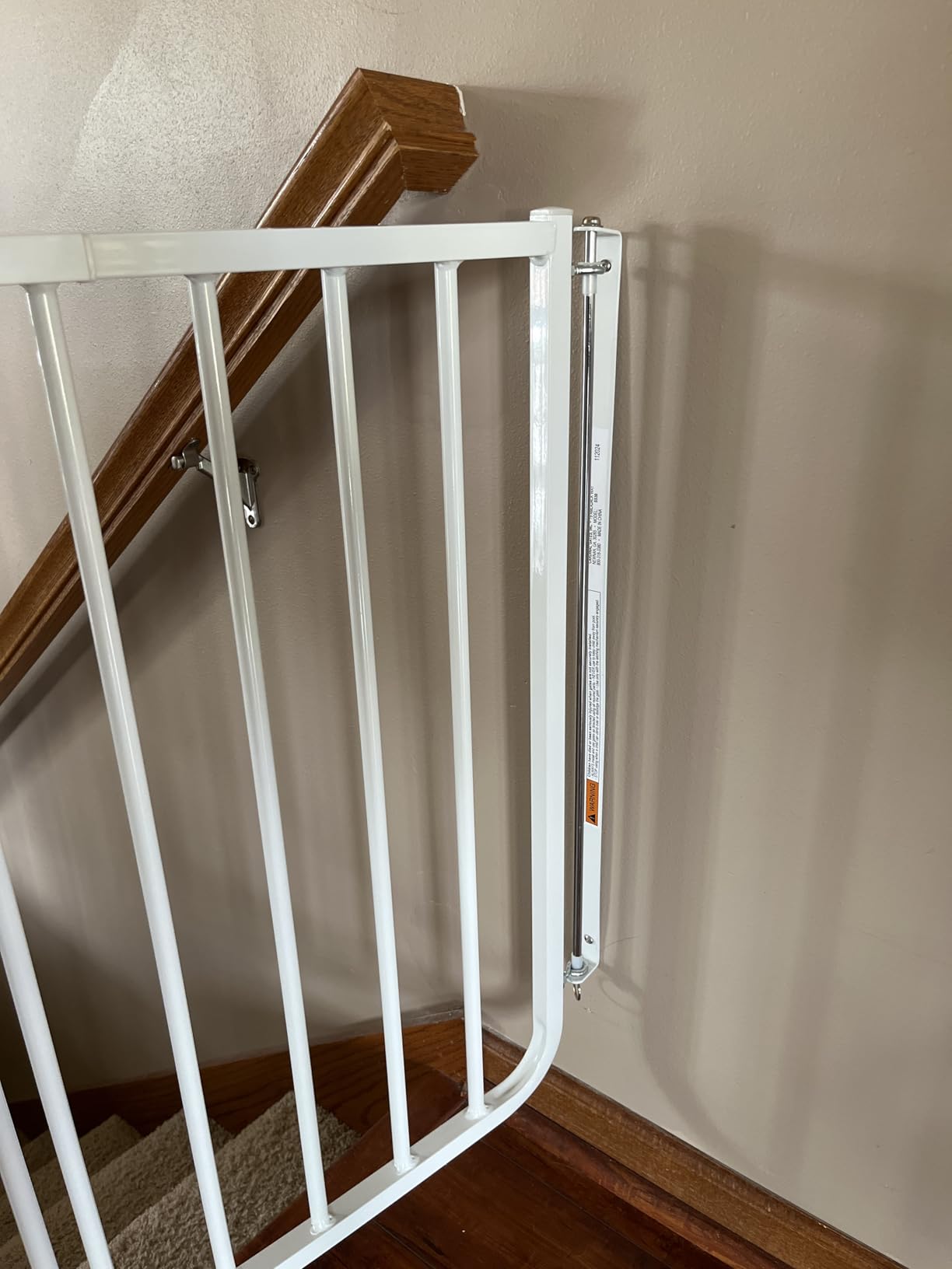 Cardinal Gates SS30 Stairway Special Baby and Pet Gate, 27-42.5 in, White customer photo 2