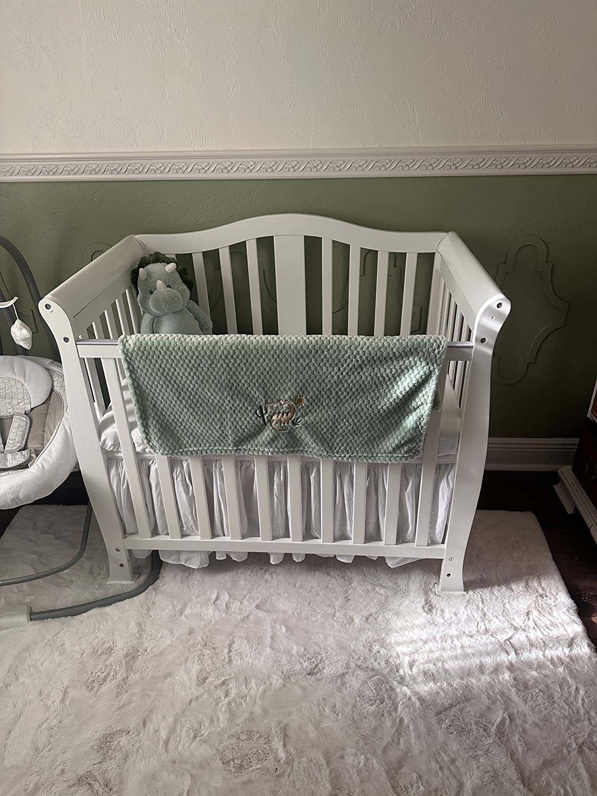 Dream On Me Addison 4-in-1 Convertible Mini Baby Crib in White, GreenGuard Gold & JPMA, Non-Toxic, Pinewood, Converts to Mini Daybed & Twin Bed, 1″ Mattress Pad, for Best for Small Nursery customer photo 2