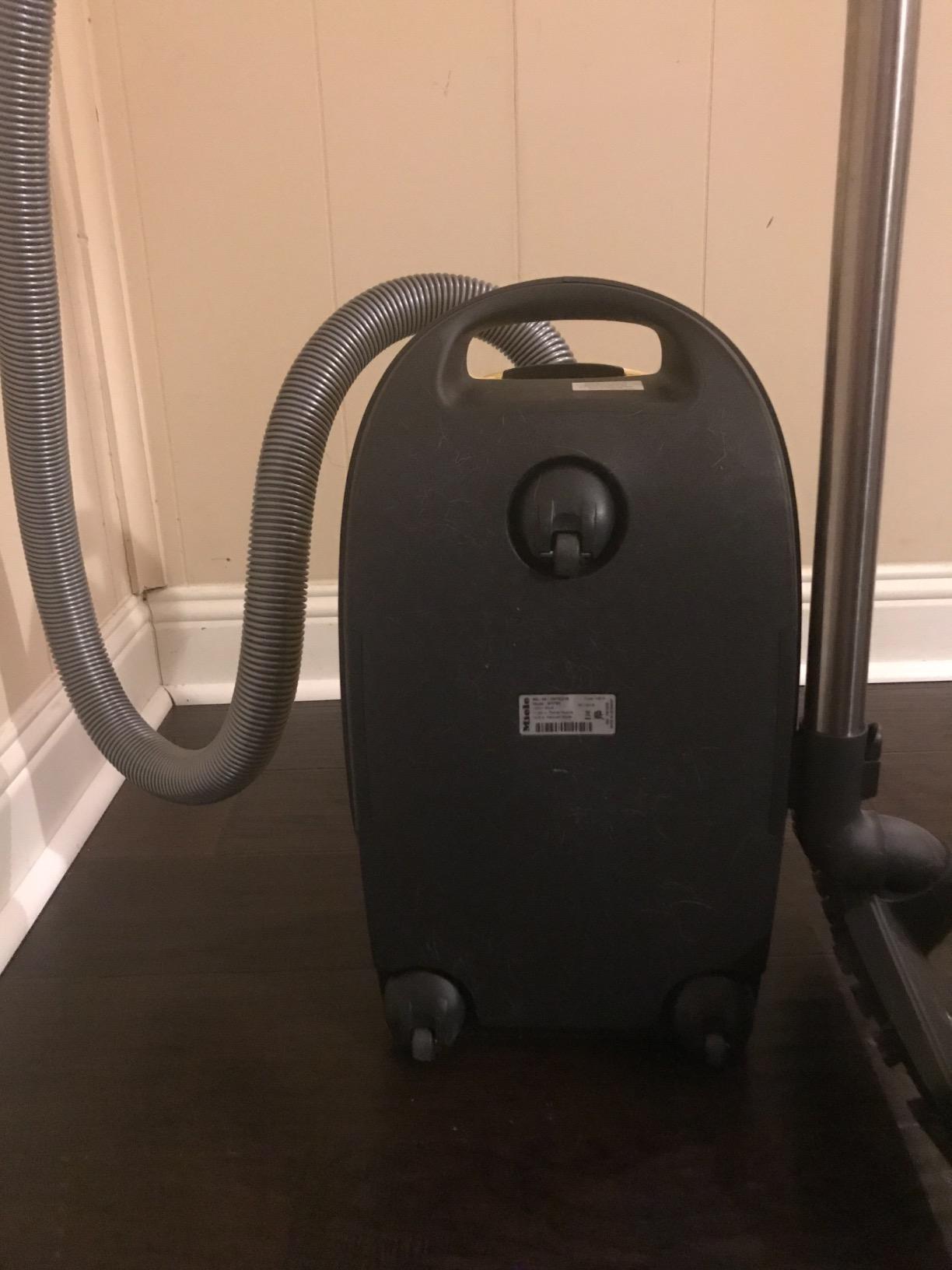 Miele 41GFE036USA Complete C3 Calima Canister Vacuum, Tuscany Yellow customer photo 1