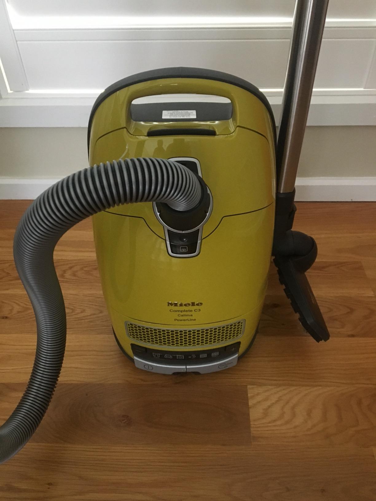 Miele 41GFE036USA Complete C3 Calima Canister Vacuum, Tuscany Yellow customer photo 2
