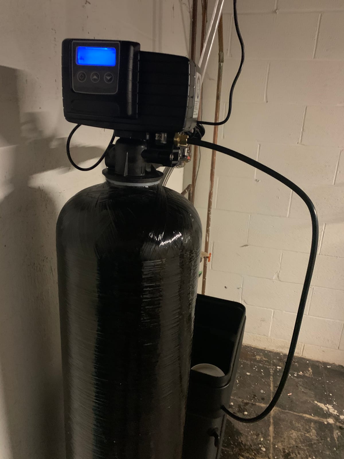 Fleck 5600 SXT Whole House Water Softener, 48,000 Grains, Black customer photo 2
