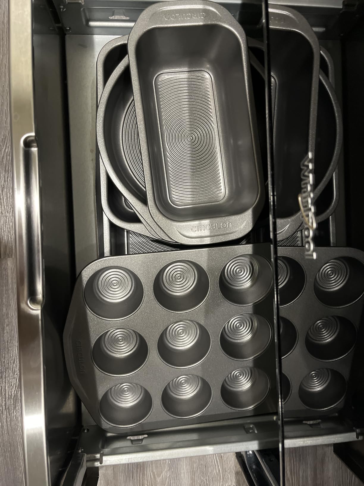Circulon Total Nonstick Bakeware Set, Metal Baking Pans Set, 10-Piece, Gray customer photo 2