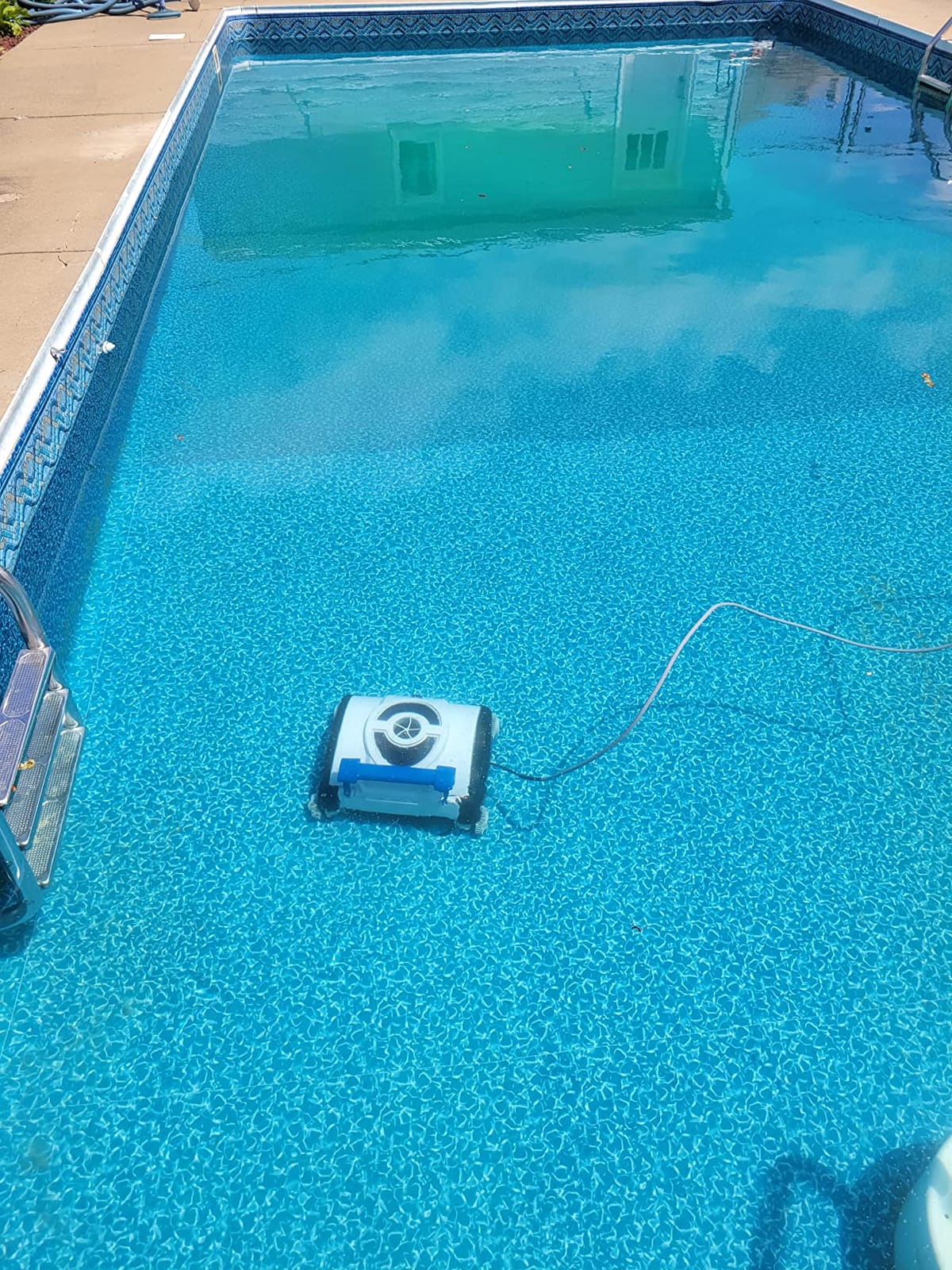 Hayward SharkVac Automatic Robotic Pool Vacuum Cleaner for Inground Pools customer photo 2