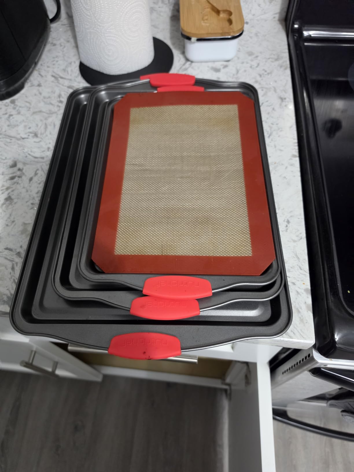 NutriChef 10-Piece Nonstick Kitchen Oven Baking Pans - Premium & Stylish Non-Stick Carbon Steel - Commercial Grade Restaurant Quality Metal Bakeware with Silicone Handles - Easy to Clean, NCSBS10S customer photo 1