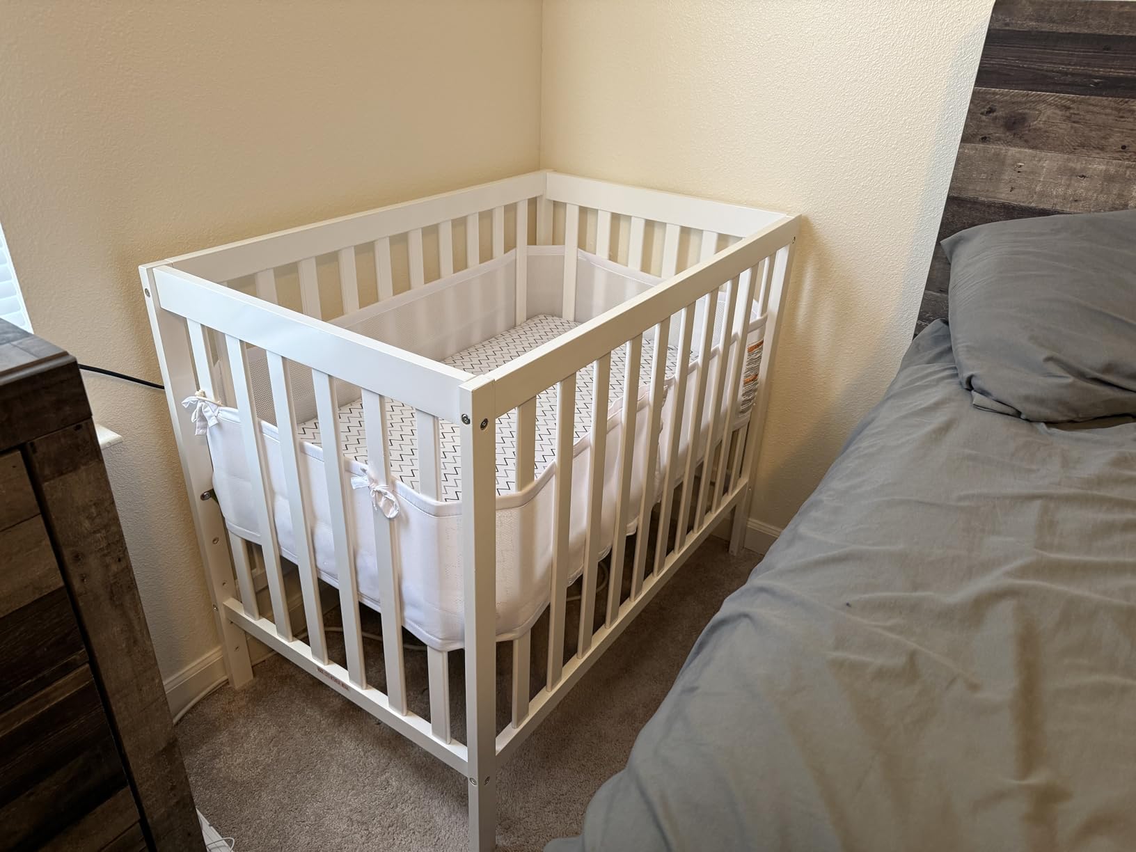 Dream On Me Edgewood 4-in-1 Convertible Mini Baby Crib in Cool Grey, GreenGuard Gold & JPMA, Non-Toxic, Compact 40×25×33″ Design, Converts to Mini Daybed & Twin Bed, 1″ Mattress Pad customer photo 1