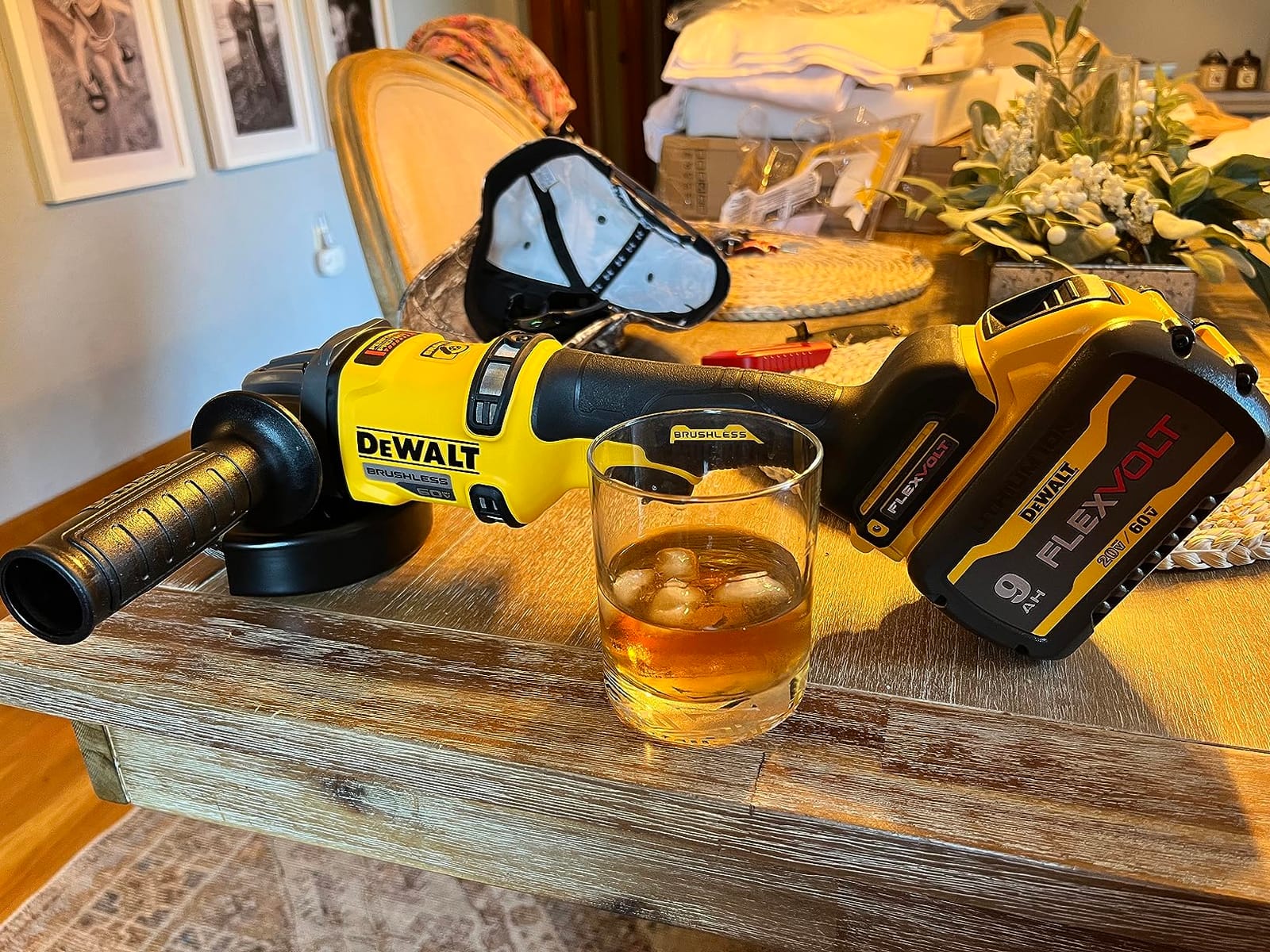 DEWALT FLEXVOLT 60V MAX* Angle Grinder with Kickback Brake, 4-1/2-Inch to 6-Inch, Tool Only (DCG418B) customer photo 2