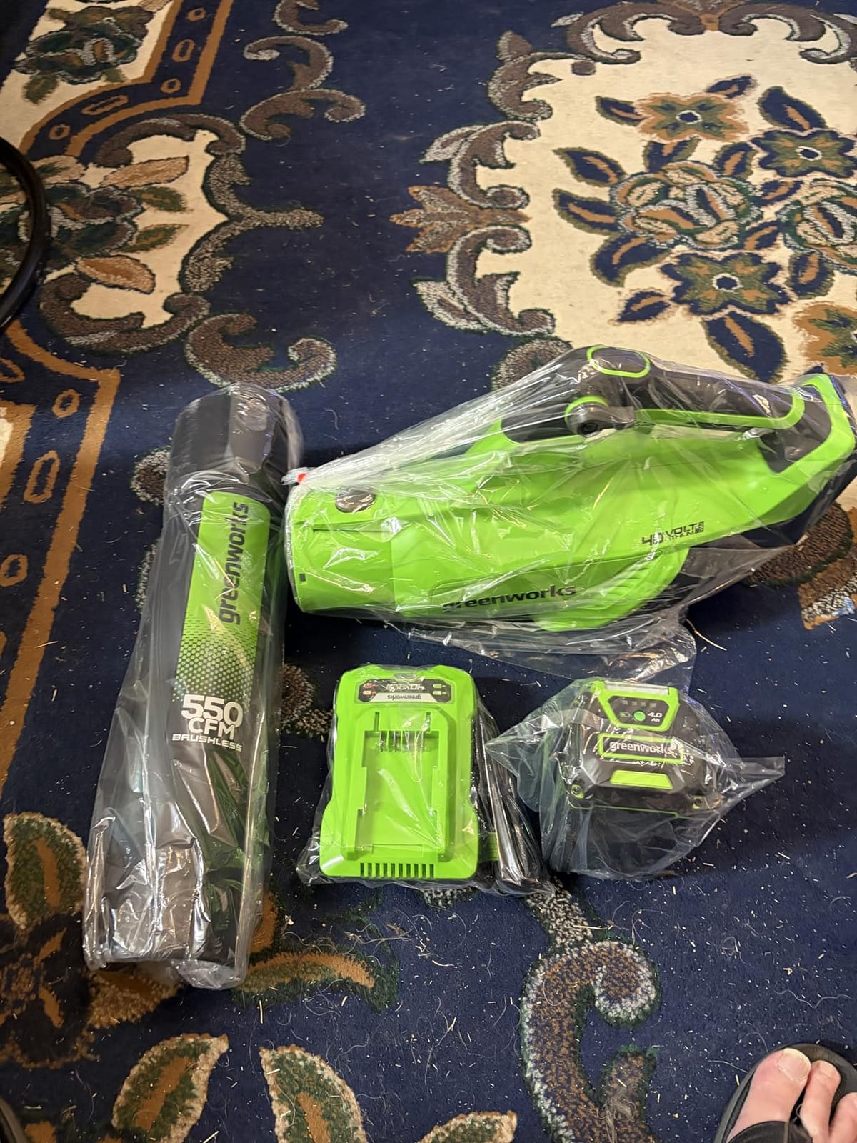 Greenworks 40V Electric Leaf Blower, 550 CFM, 4.0 Ah Battery and Charger customer photo 1