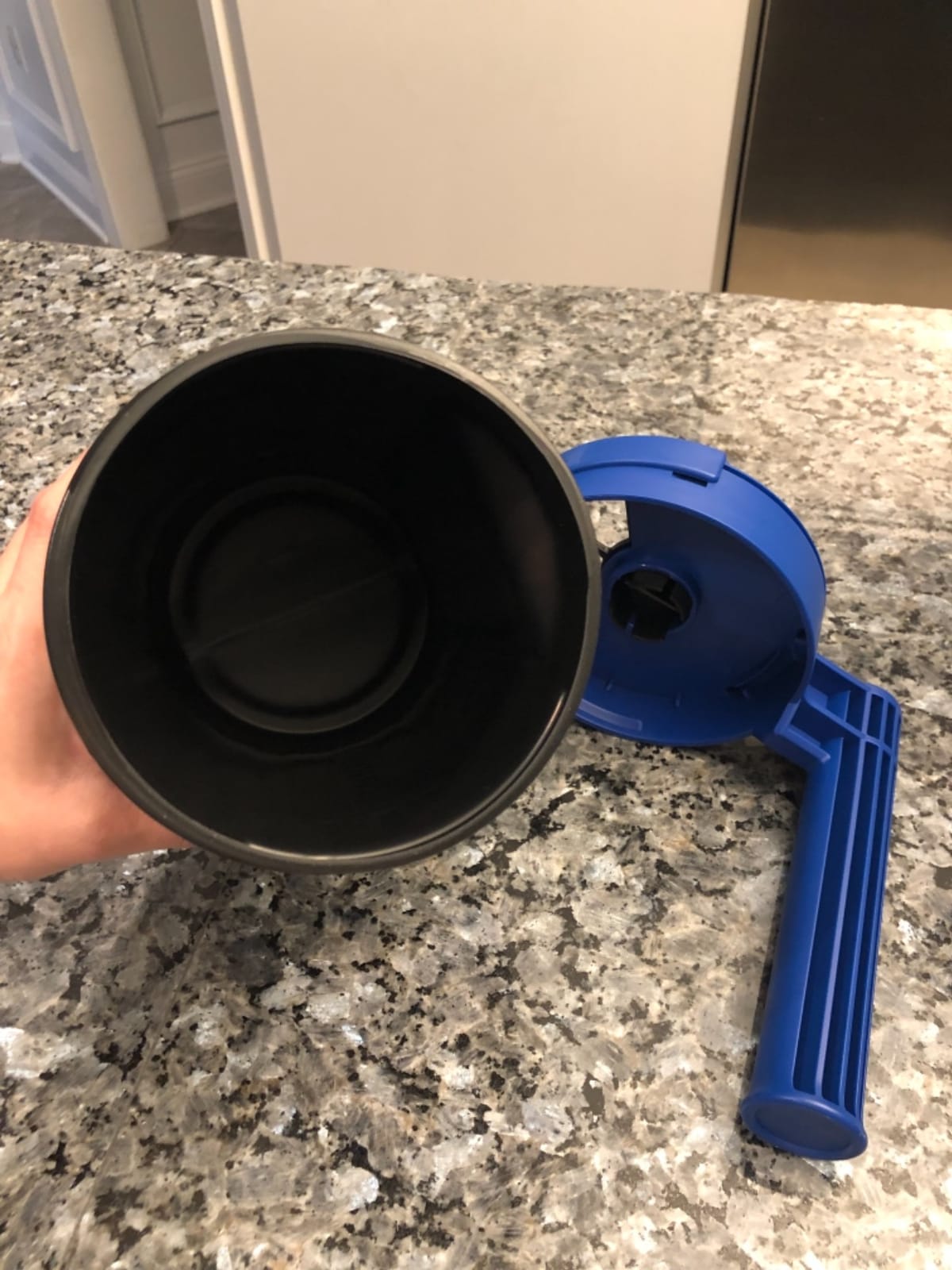 Snow Joe Salt Spreader Handheld - Ice Melt Spreader with 5 lb Capacity, Adjustable Dial Flow Control for Grass Seed, Fertilizer & More, SJSPD1 customer photo 2