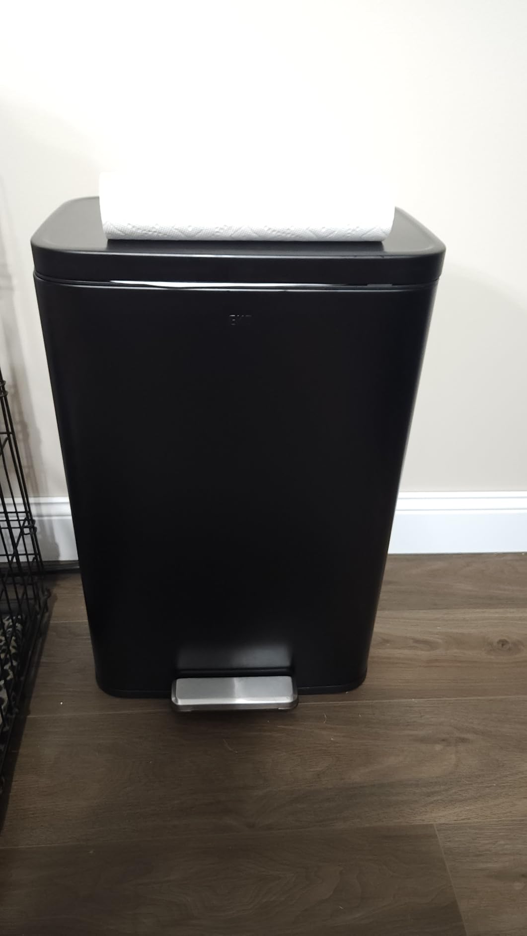 EKO Madison Brushed Stainless Steel 13.2 Gal/50L Kitchen Step Trash Can or Recycling Bin, Removable Inner Liner, Soft Close Lid, Fingerprint Resistant Finish customer photo 1