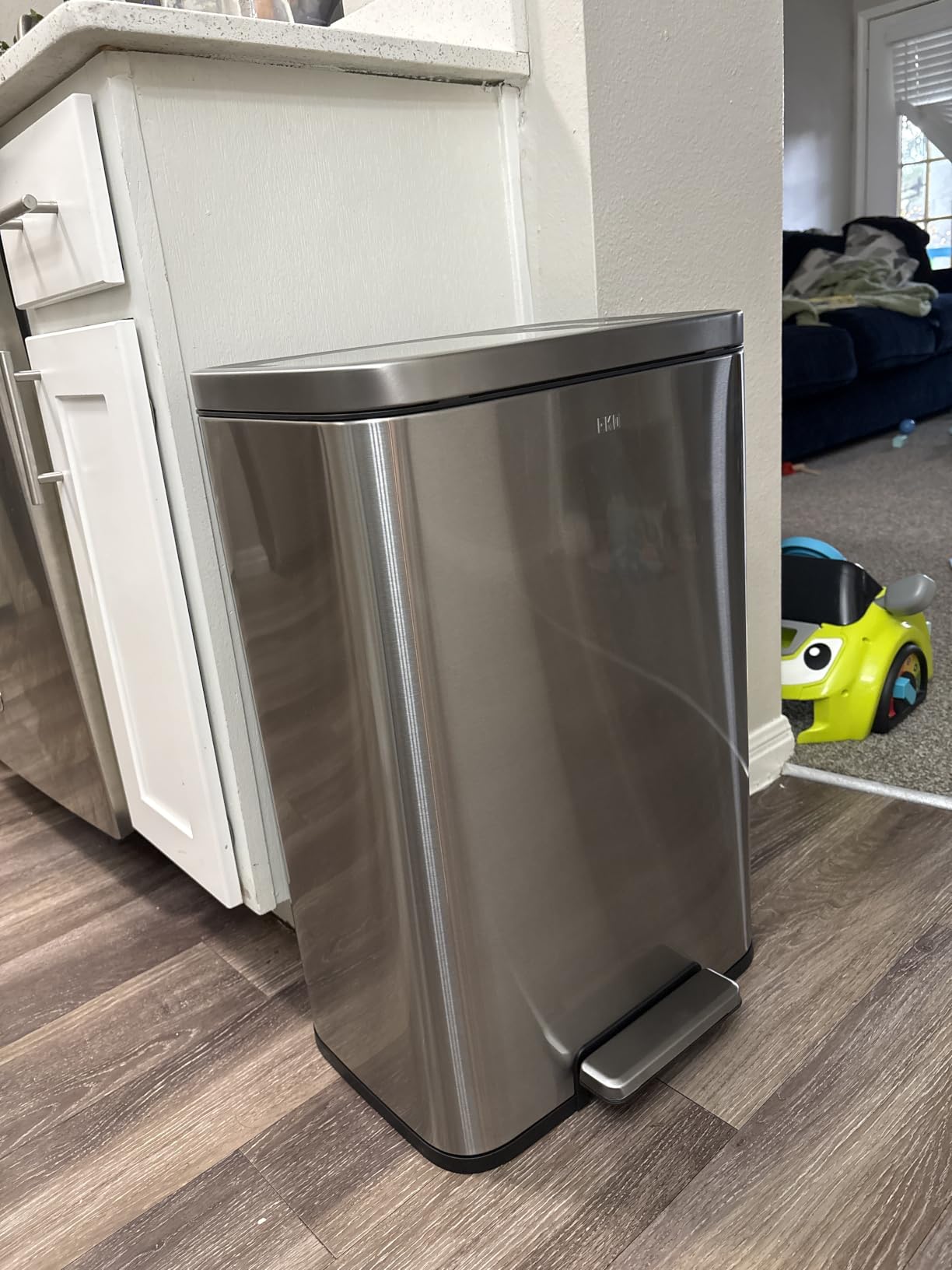 EKO Madison Brushed Stainless Steel 13.2 Gal/50L Kitchen Step Trash Can or Recycling Bin, Removable Inner Liner, Soft Close Lid, Fingerprint Resistant Finish customer photo 2