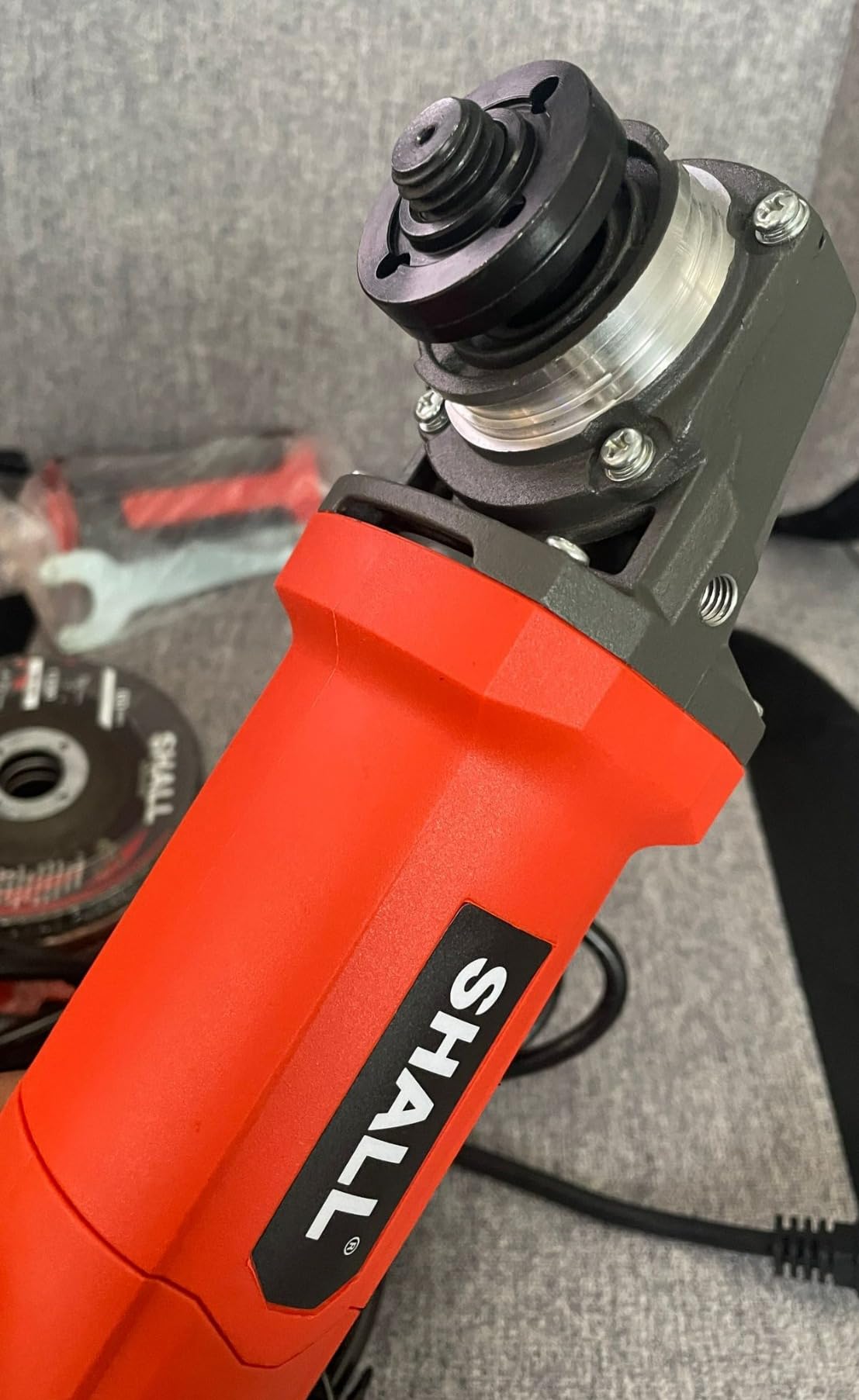 7.5Amp 4-1/2 Inch 12000 RPM Angle Grinder with 2 Guards, 3 Cutting Wheels, 3 Discs, Non-Slip Handle and Carbon Brush for Metal and Wood customer photo 1