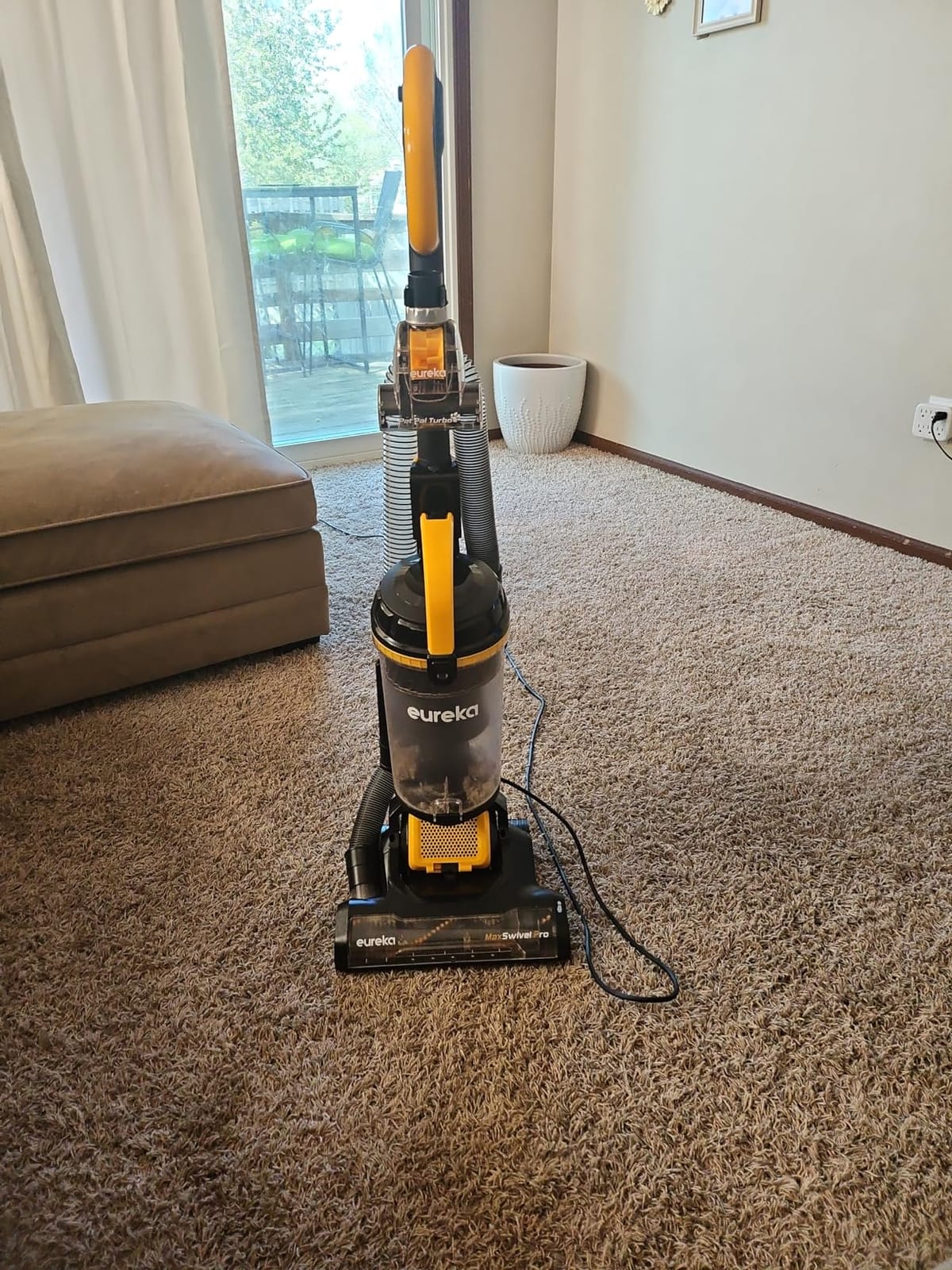 Eureka Lightweight Vacuum Cleaners for Home, MaxSwivel Pro, NEU350 customer photo 1