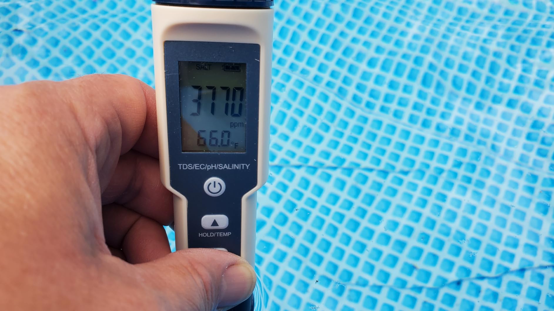 Pool Salt Tester & PH Meter, Hofun Digital Salinity Meter and PH Tester for Aquarium and Pool Saltwater Water, 5 in 1 Salinity PH Temp EC and TDS Meter, Aquarium Swimming Pool Hot Tub, Multiparameter customer photo 1
