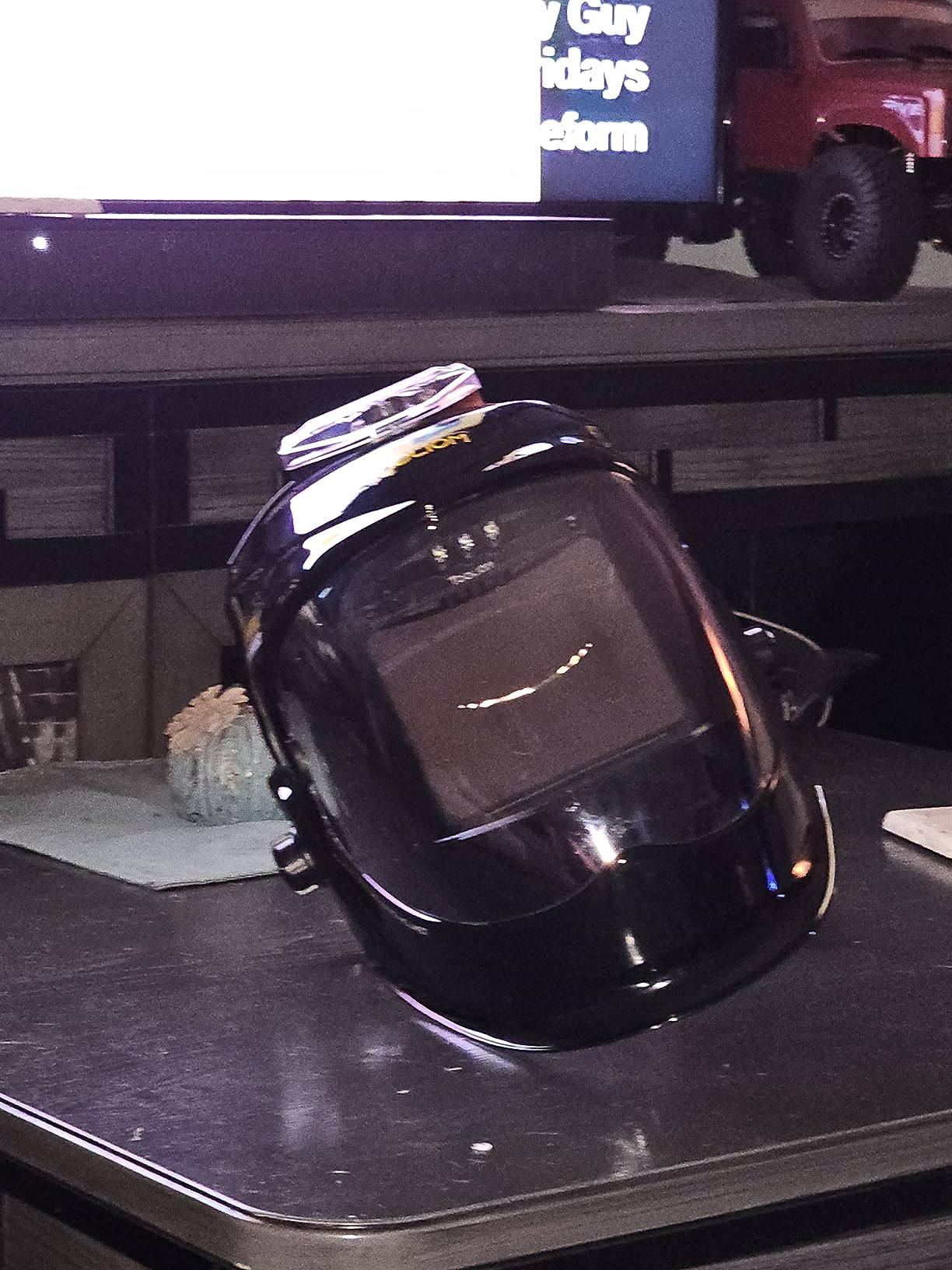 TOOLIOM Auto-Darkening True Color Welding Helmet with 3.94 x 3.66 View customer photo 1