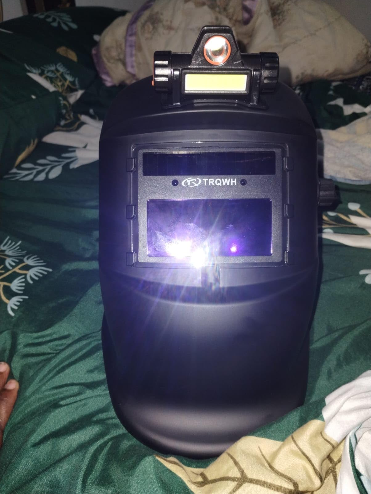 TRQWH Welding Hood Auto Darkening Welding Helmet with Light True Color customer photo 1