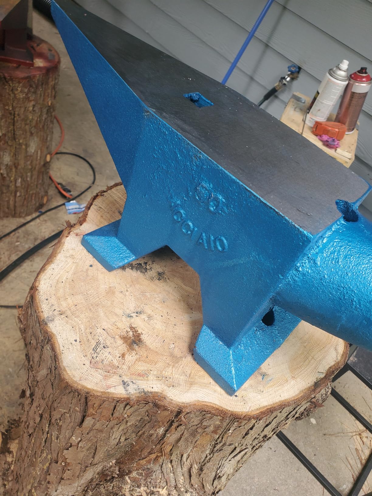 VEVOR Cast Steel Anvil, 132 Lbs/60kg Single Horn Anvil, High Hardness Rugged Round Horn Anvil Blacksmith, with Large Countertop and Stable Base, for Bending and Shaping customer photo 1