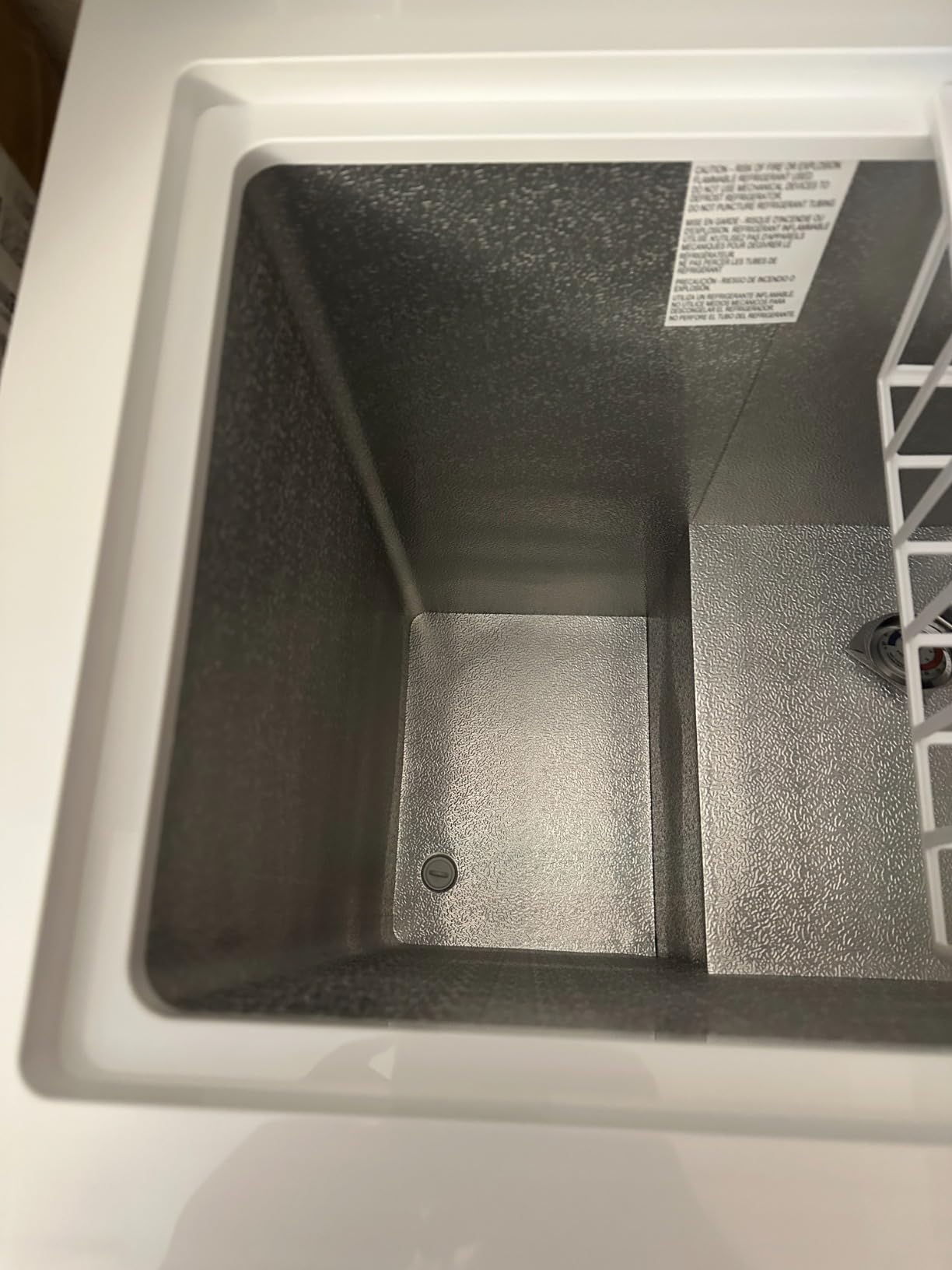 BLACK+DECKER 19.8 Cu. Ft. Chest Freezer, R600a Refrigerant, BCF1980E, White customer photo 1