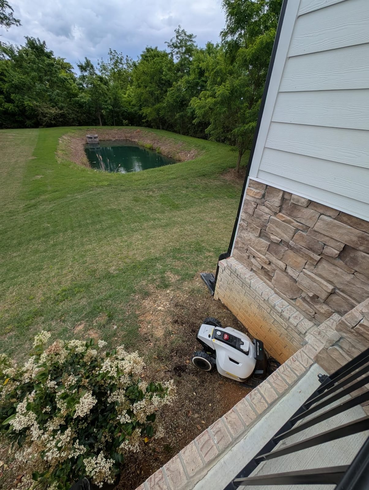 Mammotion YUKA 1500 Robot Lawn Mower, 3D Vision & RTK Technology Fusion Mapping System, Reception 0.37 Acre, Max.0.44 Acre, Lawn 45% Slope, Cut Height 1.2