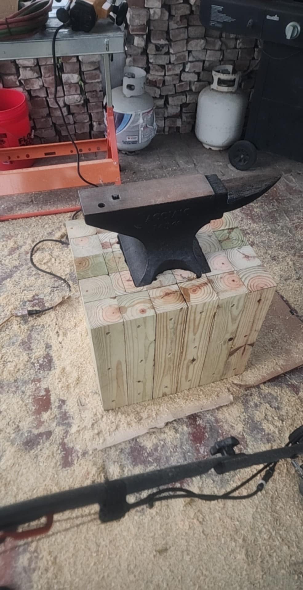 Cast Steel Anvil,132 Lbs(60kg) Single Horn Anvil,High Hardness Round Horn Anvil Blacksmith with Large Countertop and Stable Base,Metalsmith Tool for Bending and Shaping,Black customer photo 2