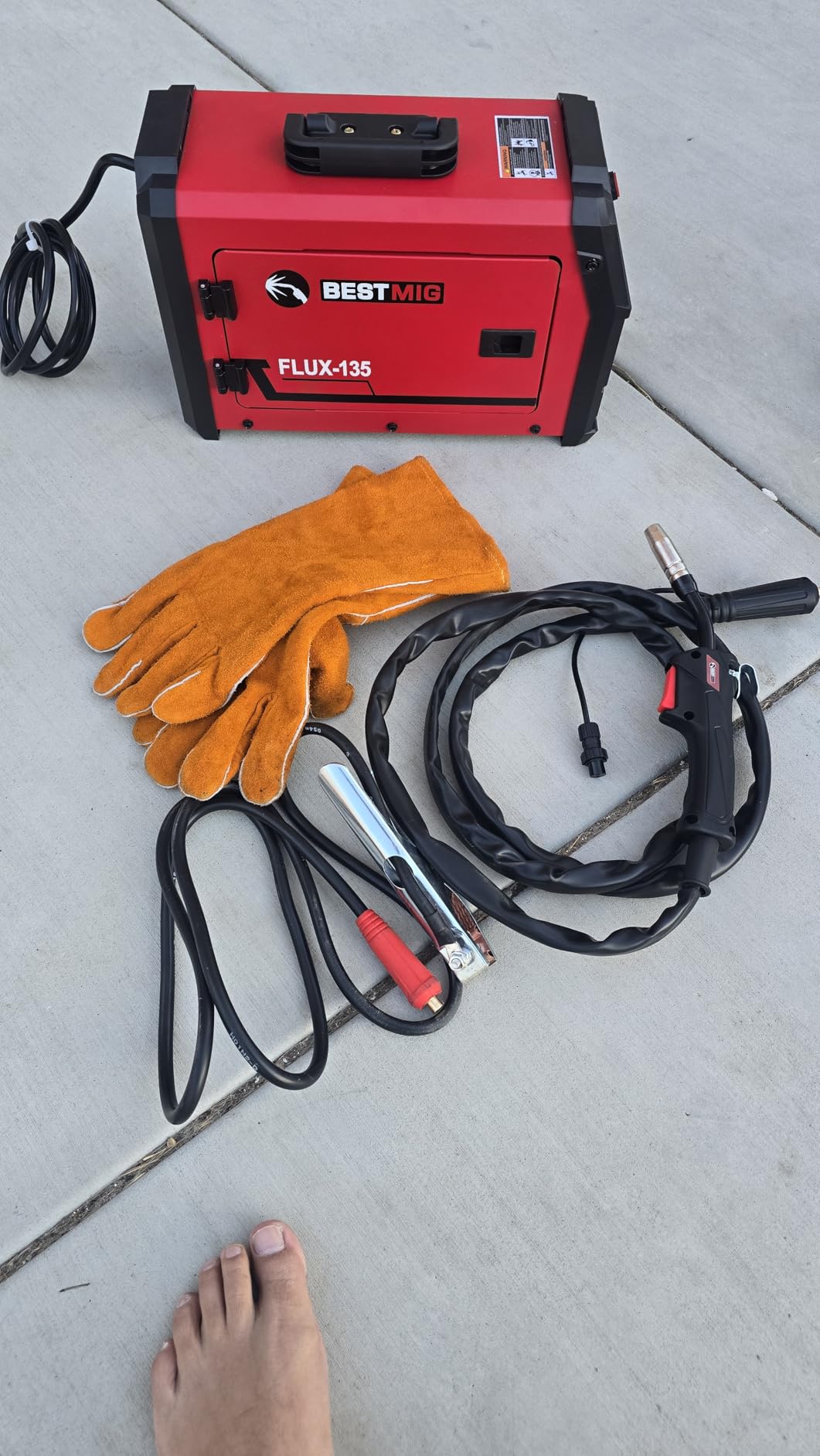 BESTMIG 135A MIG Welder - 3-in-1 Flux Core Welder, MIG/Lift TIG/Stick Welding Machine - Portable IGBT Inverter - 110V with Welding Helmets and Gloves (Red Black, MIG 135A Welder) customer photo 1