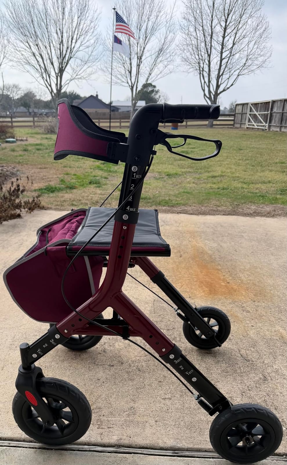 HOMLAND All-Terrain Rollator Walker with Seat for Seniors, Aluminum Frame customer photo 1