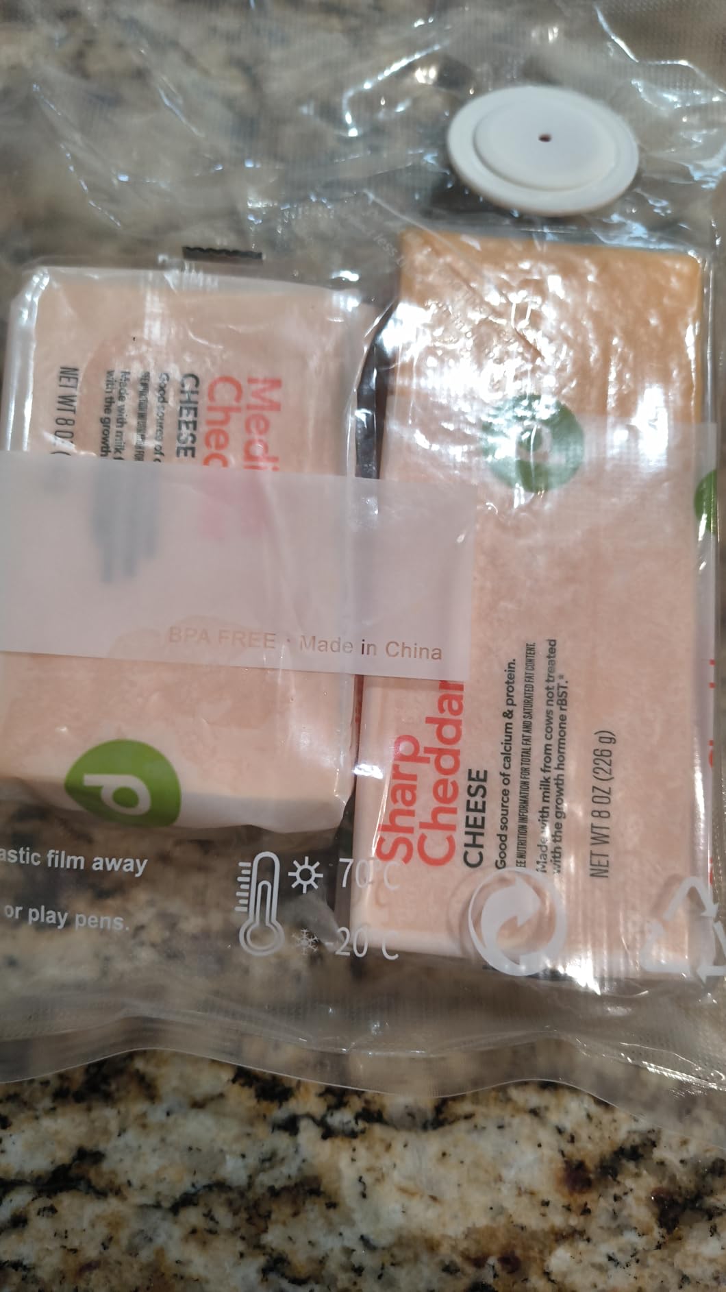 Compact Vacuum Sealer for Food Storage: Portable Handheld Food Sealer, 80kPa Suction, 1800mAh Battery, 30 Reusable Vacuum Bags, Preserve 5X Freshness with Easy Operation customer photo 1