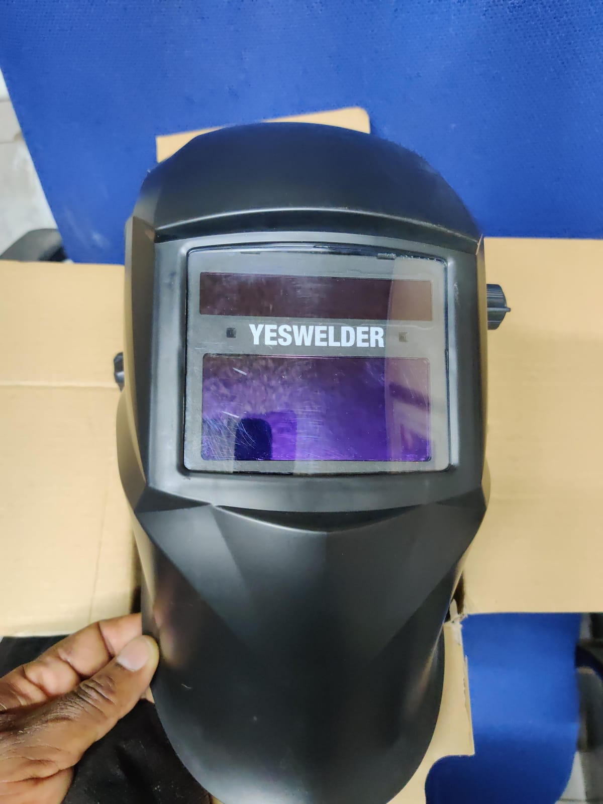 YESWELDER Auto-Shade Welding Helmet, Internal Digital Control, 180° View customer photo 1