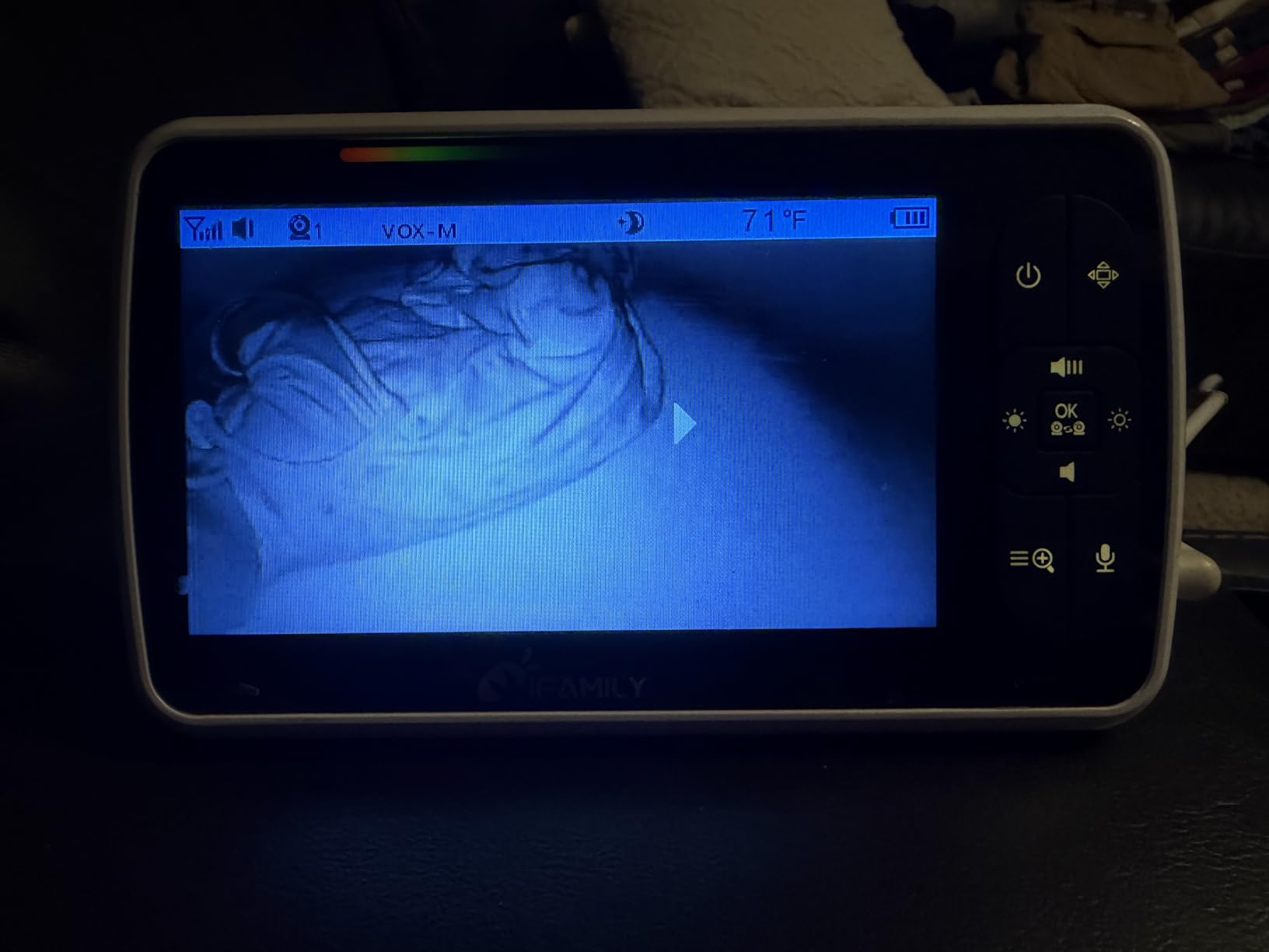 iFamily Smartphone Baby Monitor with APP& 5